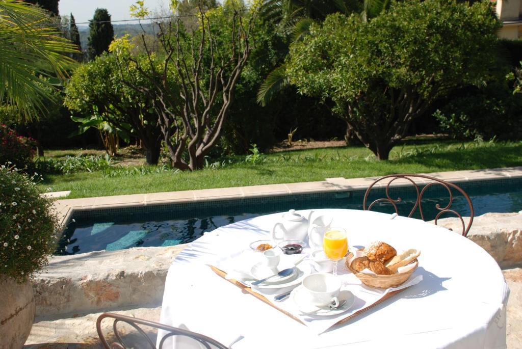 Les Orangers Bed & Breakfast Saint-Paul-de-Vence Eksteriør bilde